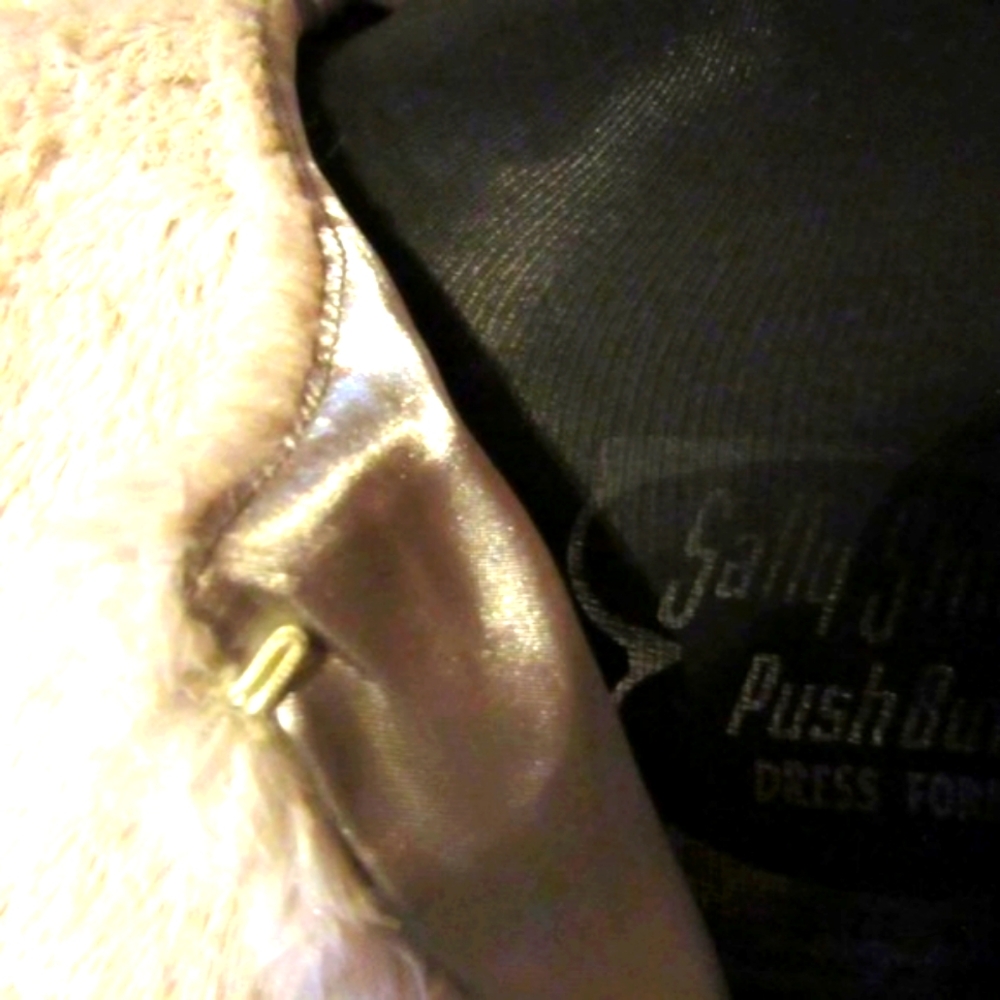 🪽 Cream Faux Fur Evening Jacket with Mocha Satin Lining - MJ - Picture 11 of 15